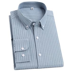 Camisa de vestir formal de negocios para hombre, 100% algodón Oxford, a rayas, a cuadros, de color sólido, resistente a las arrugas, de manga larga y con botones. - Product Image 2