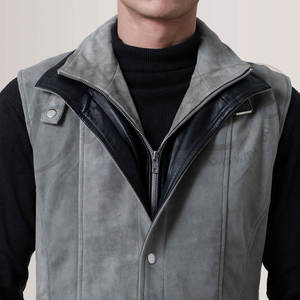 Chaleco de Cuero de Gamuza Gris Personalizado para Hombre, Cierre de Cremallera Doble, Corte Ajustado, Cuello Alto, Estilo Casual - Product Image 2