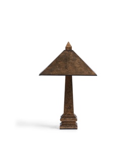 Lámpara de Mesa Metálica Pyramid Summit con Pantalla Geométrica, Construcción de Hierro Premium, Iluminación Ambiental Cálida para Interiores Atemporales - Product Image 2
