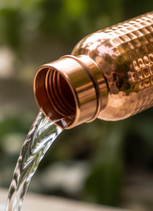 Botella de Agua de Cobre Martillado Hecha a Mano de Primera Calidad, Botella Ayurvédica a Prueba de Fugas de Cobre Puro, Botella Tradicional para la Salud - Product Image 4