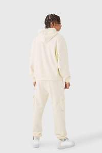 Ensemble survêtement homme avec sweat à capuche uni crème personnalisable et pantalon cargo assorti – Vêtements OEM ODM en gros - Product Image 2