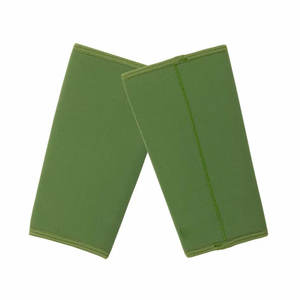 Fabriquée avec un tissu durable pour une utilisation à long terme, cette genouillère soutient les mouvements tout en réduisant la douleur. - Product Image 1