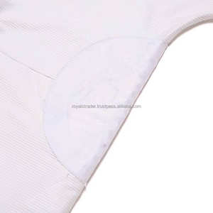 Ensemble de Jiu Jitsu Gi en polyester de conception personnalisée de haute qualité pour le karaté et le taekwondo, y compris les shorts-vêtements d'arts martiaux - Product Image 5