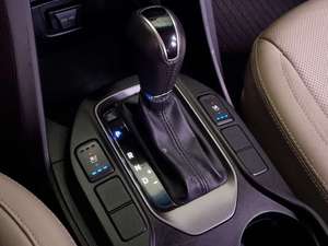 Santa Fe 2015 d'occasion, SUV diesel automatique 5 places 2 roues motrices, avec sièges à mémoire de forme LED et sièges lumineux - Product Image 5