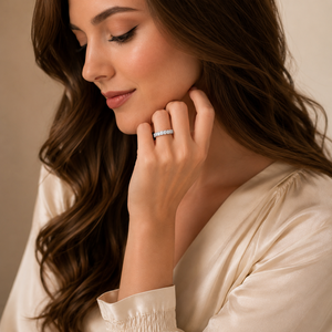 Anillo de compromiso de doble fila de diamantes de corte redondo de plata de ley 925 con banda de eternidad completa, anillo clásico de moissanita para mujer - Product Image 5