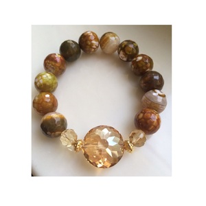 Pulsera de Resina de Diseño Moderno con un Atractivo Premium Único, Accesorio de Moda para Tiendas de Moda Boutique - Product Image 1