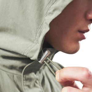 Veste coupe-vent Ripstop pour homme, veste légère à capuche avec poignets élastiques, vêtements de sport d'extérieur, veste tendance en vert olive - Product Image 3