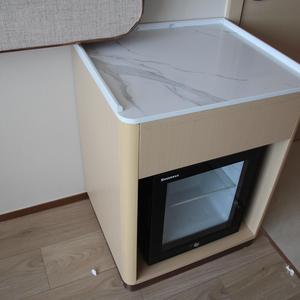 Mobile Minibar Moderno in Legno di Lusso per Hotel con Spazio Frigorifero e Cassetti Portaoggetti - Product Image 2