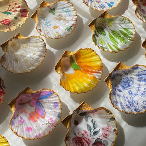 Bandeja Decorativa Hecha a Mano con Conchas Marinas, Bandeja Decorativa de Concha de Vieira, Artesanía de Conchas Naturales, Decoración Costera para el Hogar - Product Image 1