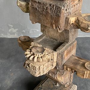 Candelabro de Piso Rústico de Madera Tallada Antigua con Soporte para Velas - Product Image 3