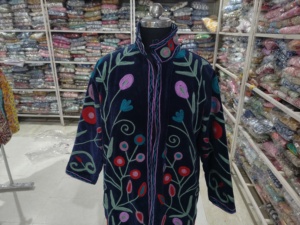 Veste longue en velours noir tissé brodé à motif floral, ouverte sur le devant, pour femme, style vintage décontracté, doublure en lin, cadeau idéal pour l'hiver - Product Image 4