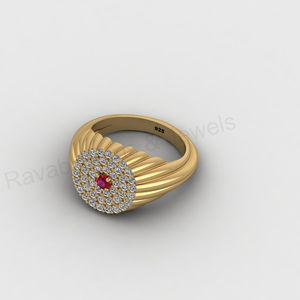 Anillo de Sello de Plata 925 Bañado en Oro de 18K de 13mm con Cuarzo Rubí Redondo y Diamantes CZ Completos, Banda Texturizada de Diseño, para Ella - Product Image 2