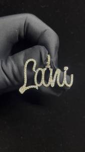 Pendentif lettre initiale cursive de luxe en Moissanite, passe le testeur de diamants, style Hip Hop, en Argent sterling 925, Or 18K et Rhodium, avec breloques serties - Product Image 3