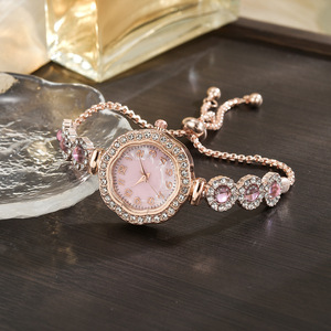 Nouvelle montre-bracelet à quartz pour femmes, bracelet en alliage, affichage numérique, diamants ronds, mode, vente en gros d'usine 2026 - Product Image 3