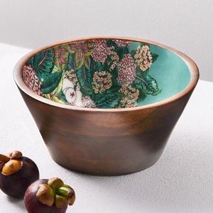 Bol en bois élégant avec finition émaillée, idéal pour servir des fruits frais, des salades et des collations lors de réunions de famille - Product Image 1