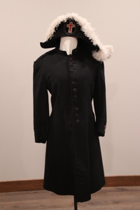 Manteau noir d'officier des Chevaliers Templiers, uniforme maçonnique pour cérémonies, défilés et tenue de loge formelle, insignes. - Product Image 2