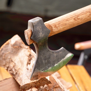 Haches et tomahawks forgés à la main en gros avec manche en bois de frêne et lame en acier au carbone pour le bricolage, le camping en plein air et la survie - Product Image 4