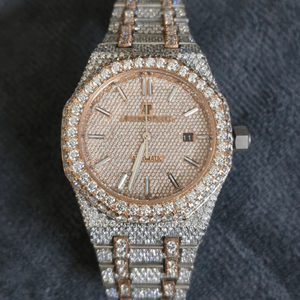 Montre-bracelet de luxe hautement personnalisée pour homme, en acier inoxydable, avec diamants moissanite taille ronde et motif épines hip-hop - Product Image 1