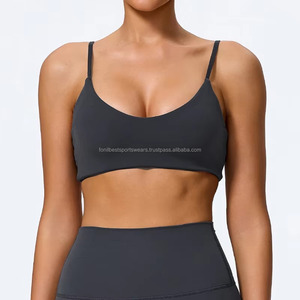 Ensemble de yoga pour femme : Haut court à col rond et dos nageur, short taille mi-haute, couleur unie, sans couture, respirant, écoresponsable, Spandex/Nylon - Product Image 3