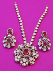 Ensemble de collier pendentif en argent plaqué or pour femme, avec design floral doublet rouge, bijoux faits à la main - Product Image 3