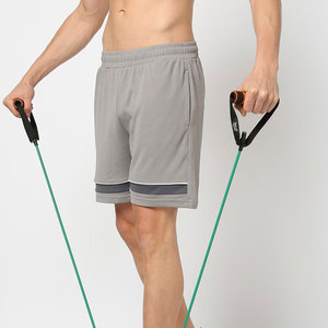 Shorts Bermuda pour homme, couleur unie gris, avec bande latérale, taille élastique, séchage rapide, tricoté, décontracté, sport - Product Image 4