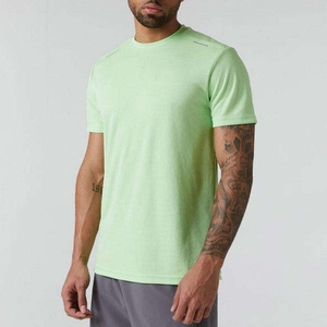Ensemble décontracté pour homme : T-shirt uni à manches courtes et col rond avec short – Tenue d'été confortable et respirante en deux pièces - Product Image 3