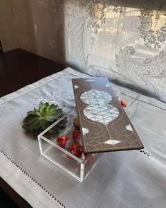 Caja de dulces de acrílico con incrustaciones de nácar y madera premium, hecha a mano, organizador de almacenamiento de dulces con incrustaciones de concha para un hogar elegante y decoración. - Product Image 1