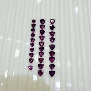 AJ Gems Granate Rodolita Natural Tratado Térmicamente, Corte Trillón Morado, Piedra Suelta Transparente Facetada con Juego de Color de Rajastán - Product Image 2