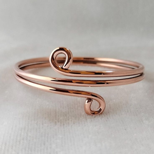 Pulsera de Cobre con Patrón de Cadena Antigua Hecha a Mano, Diseño de Escultura Tradicional Moderna, Arte Indio Moderno de Stylenest Exports - Product Image 2