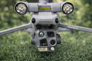 Matrice 4T 4E Combo Profesional UAV con Imagen Térmica, Telémetro Láser, Detección de Objetos por IA, O4, 30 km, 45 min de Vuelo, RC Plus Incluido - Product Image 3