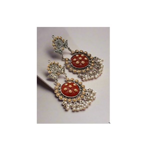 Boucles d'oreilles Jhumka à fleurs au design unique, bijoux ethniques vintage pour femmes, pour festivals culturels et occasions spéciales, en vente - Product Image 4