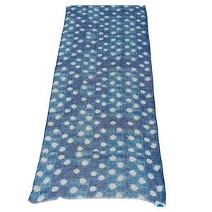 Meilleures ventes de foulards longs en lin modal 100% pour femmes de créateur Logo personnalisé et texture douce de couleur avec style pointillé imprimé numériquement - Product Image 2
