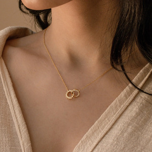 Collier pendentif soleil et lune en or jaune avec diamants de laboratoire - Product Image 5