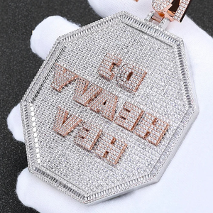 Collier pendentif hip-hop en argent et moissanite avec design de signal d'arrêt personnalisé, bijoux de luxe pour hommes - Product Image 4