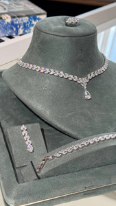 Conjunto de Joyería Nupcial con Circonitas - Collar en Y, Pendientes, Pulsera y Anillo de Plata de Ley con Baño de Oro Rosa en Forma de Y - Product Image 4