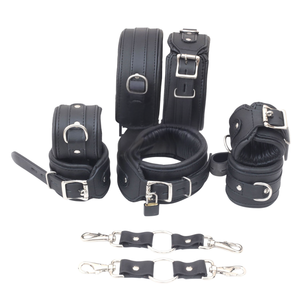 Ensemble de bondage pour jeux de rôle de la Saint-Valentin avec menottes en cuir, collier, paddle et équipement sensoriel - Product Image 3
