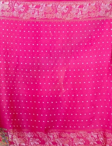 Sari en crêpe de soie rose traditionnel KV imprimé avec un chemisier non cousu pour les occasions de fête - Product Image 6