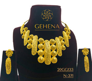 Conjunto de Collar y Pendientes de Diseño Chapado en Oro de 24K de 5 Gramos, Hermoso, Largo y Corto, Gargantilla Moderna Personalizada para Regalo de Boda y Compromiso - Product Image 1