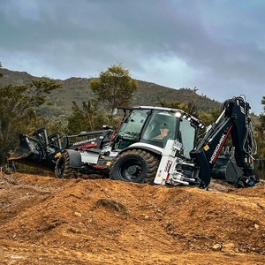 Chargeuse compacte sur pneus Hidromek 4x4 avec moteur diesel, système hydraulique et godet robuste pour travaux de construction, haute performance - Product Image 1