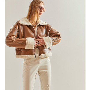 Chaqueta bomber de cuero PU marrón para mujer con cuello y puños de piel sintética, abrigo corto grueso a prueba de viento para invierno - Product Image 5