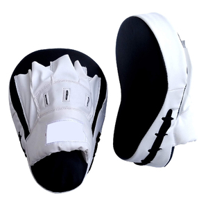 Pad de frappe en cuir personnalisé de haute qualité, respirant et anti-humidité, idéal pour l'entraînement MMA au Pakistan - Product Image 6