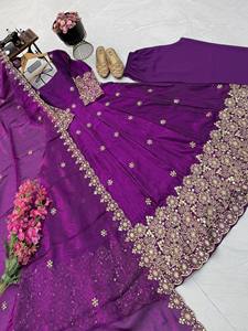 Ensemble Anarkali style fête, tissu épais avec imprimé numérique, doublure en crêpe beurre et dupatta, jusqu'à 6XL. - Product Image 4