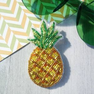 Broche perlée brodée à la main, élégante et tendance, pour tenues modernes, avec des broderies perlées de luxe et des artisanat élégant - Product Image 6
