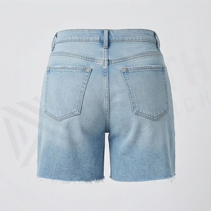 Shorts en jean coupe droite pour femme avec effet vieilli, ourlet brut, respirant, design tendance, couleur personnalisable, service OEM sur mesure - Product Image 2