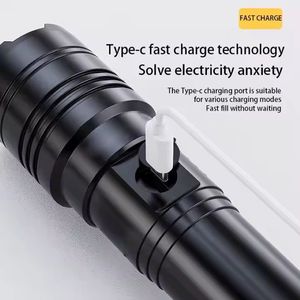 Torcia LED Ricaricabile Portatile per Passeggiate Notturne, Resistente per Attività all'Aperto - Product Image 6