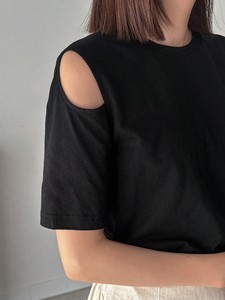 เสื้อยืดคอกลมแขนสั้นสีดำผ้าฝ้าย 100% แบบเซ็กซี่โชว์ไหล่ ตัดเย็บพิเศษ สกรีนโลโก้ได้ เสื้อยืดลำลองสำหรับฤดูร้อน เสื้อผู้หญิง - Product Image 2