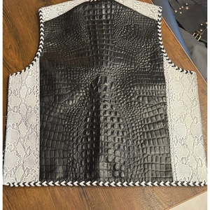 Gilet en cuir véritable personnalisé pour homme, motif crocodile gaufré, imprimé python noir et blanc, tressé, style motard - Product Image 2