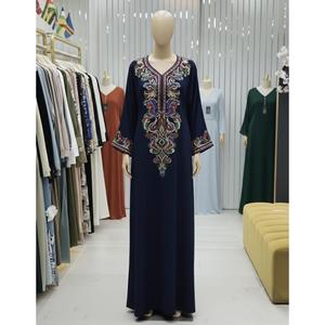 Abaya de Alta Calidad para Mujer con Cuentas y Pedrería, Ropa Islámica Modesta para Uso Diario y en Ocasiones Especiales, Disponible para Venta al Por Mayor - Product Image 1