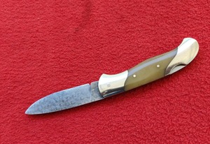 Cuchillo plegable hecho a mano de acero de Damasco, hoja de punta caída, filo recto, 16.5 cm, cuchillo de bolsillo con mango de madera - Product Image 2