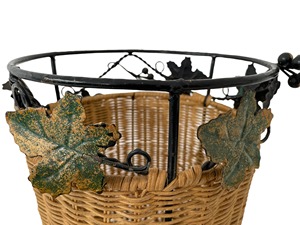 Porte-parapluie en rotin et métal au design en forme de feuille, idéal pour l'entrée de la maison, les cafés de plage et les intérieurs à thème naturel - Product Image 4